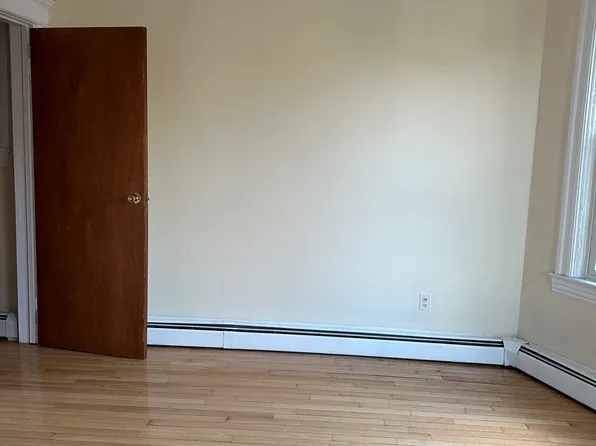 122 Jewett Avenue image 7 of 12