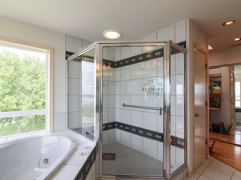 2141 N Columbia River Rd — Photo 28