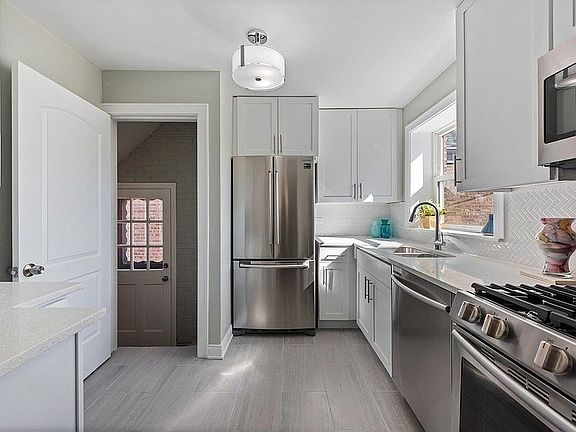 5th image of 4568 N Mulligan Ave