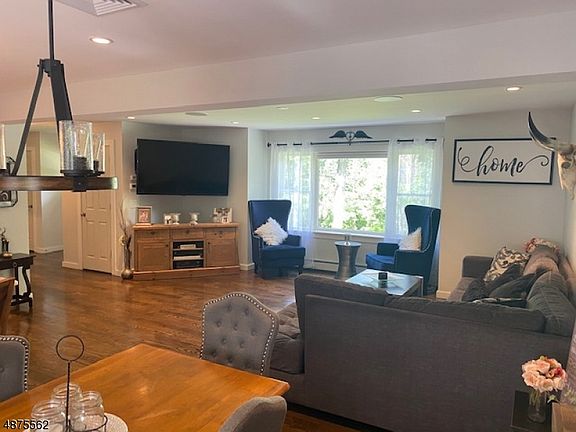 4th image of 12 Briar Dr