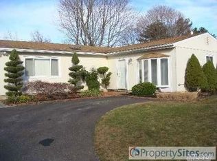 104 Shenandoah Blvd N, Nesconset, NY 11767