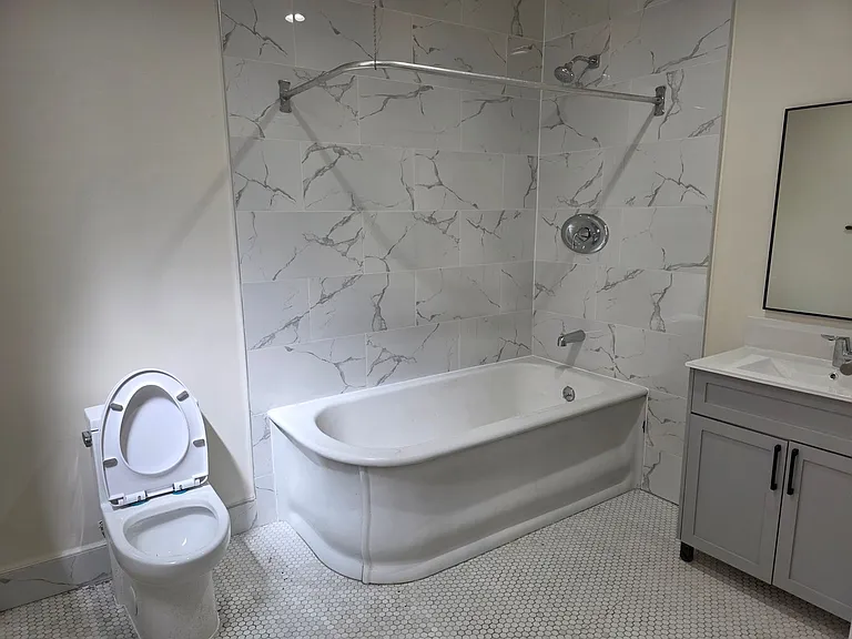 1135 Spring Garden St — Photo 3
