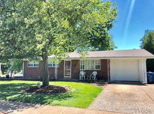 2100 Calle Vista Dr, Florissant, MO 63031