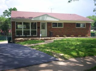 1504 Park Way Dr, Saint Louis, MO 63130