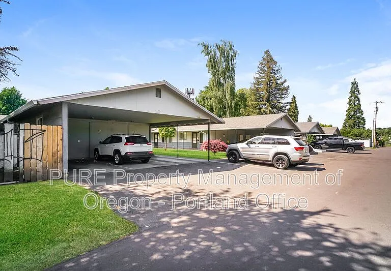 1049 SE Walnut St #11 — Photo 5