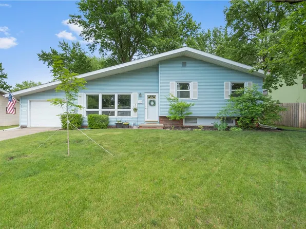 1104 Hazel St, Pella, IA 50219