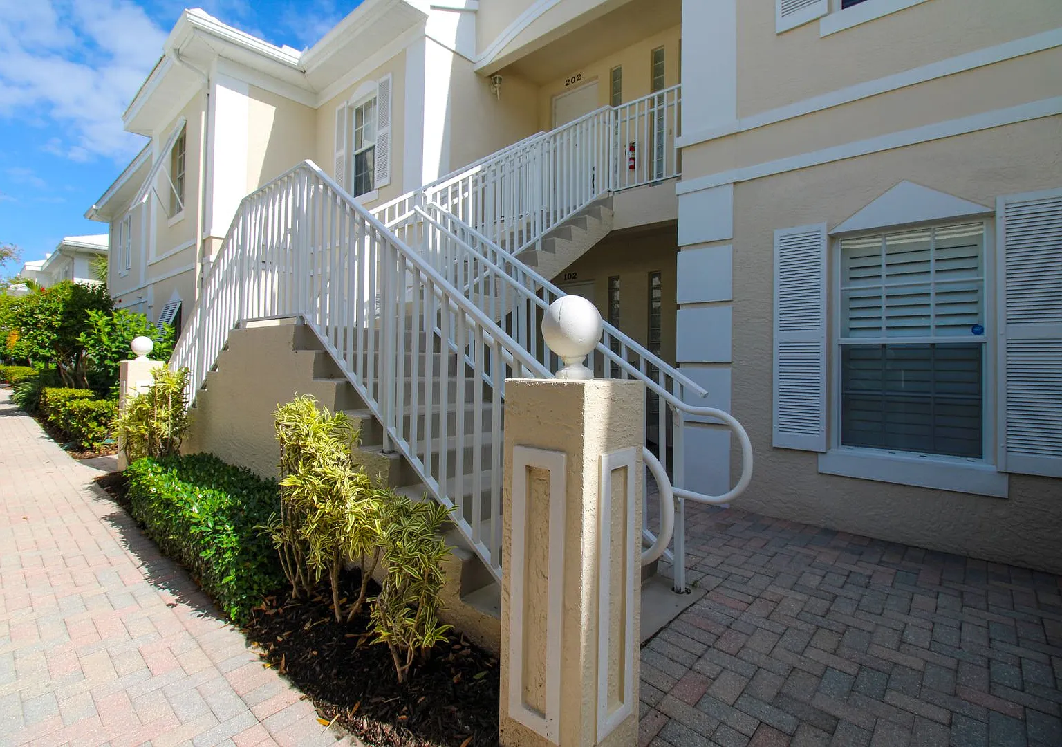 North Naples Sweet Water Bay Furnished Seasonal Rental — Photo 4