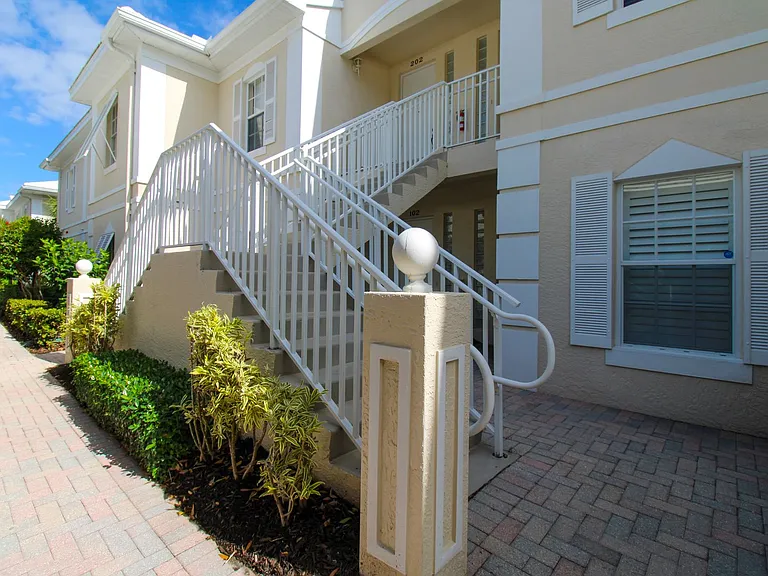 1360 Sweetwater Cv #202 — Photo 4