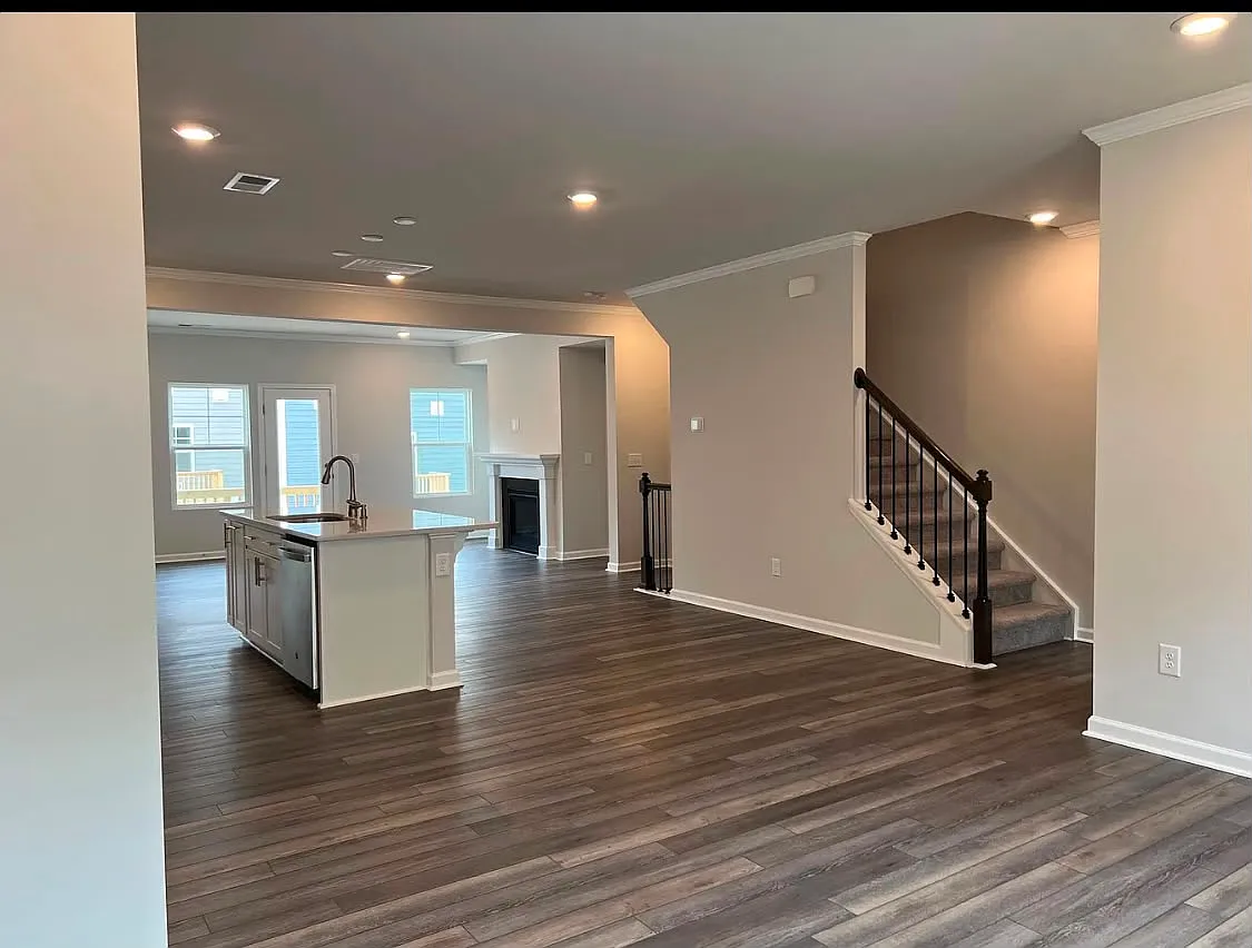 4 bed, 2206 sqft, $2,449 — Photo 3