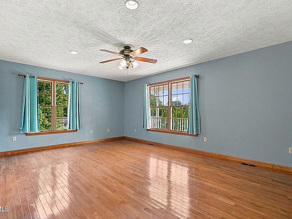 4th image of 804 Nash St