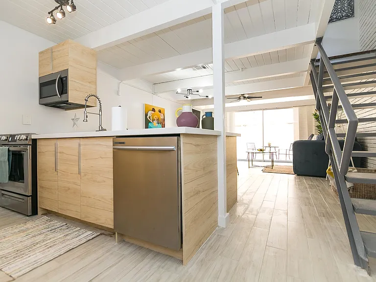 2232 Bellefontaine St #7 — Photo 2