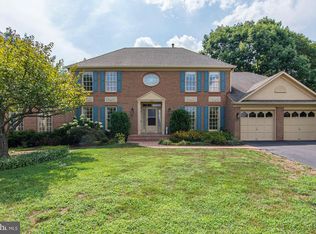 2420 Lakeshire Dr, Alexandria, VA 22308