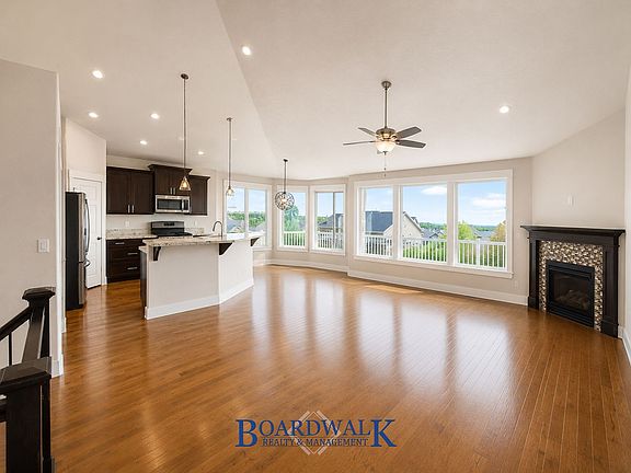 2nd image of 793 W Valley View Way