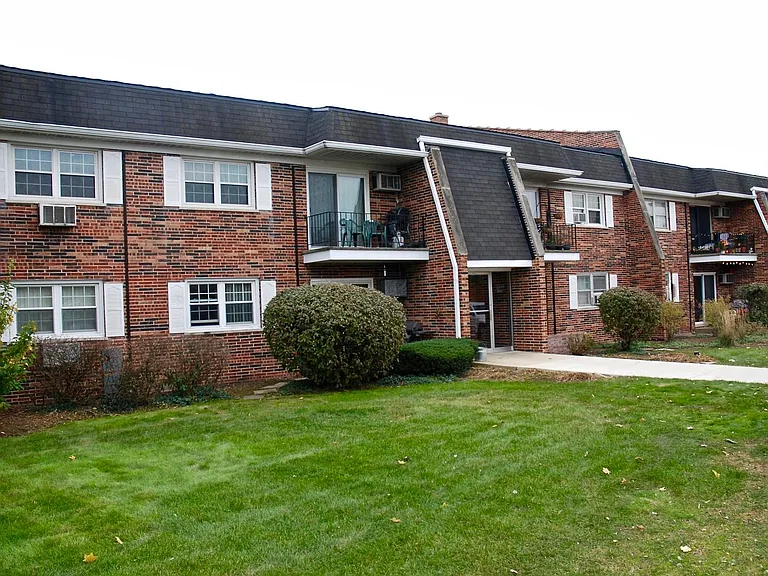 2423 Ogden Ave #7 — Photo 10