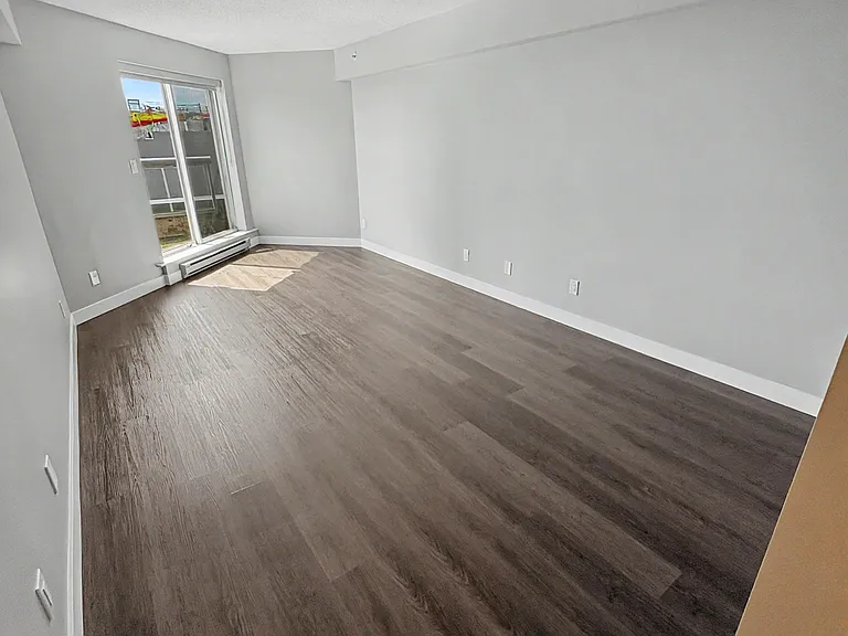 5733 Cambie St — Photo 35