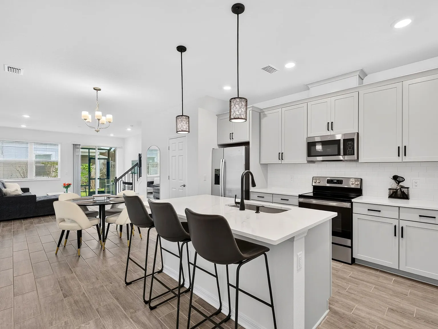 2 bed, 1571 sqft, $2,300 — Photo 3
