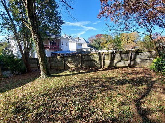 3rd image of 1118 15th St SE
