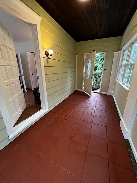 223 W Trenton Ave — Photo 3
