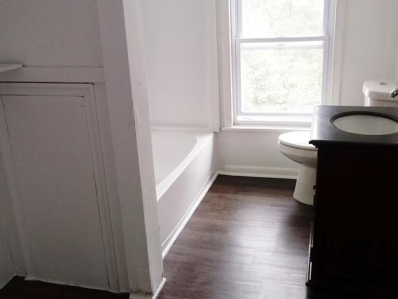 5th image of 1215 Oak St