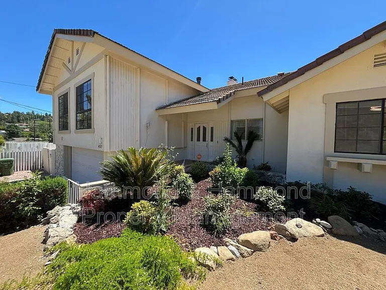 4527 Stark Ave — Photo 1