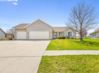 518 Breezeway Dr, Pearl City, IL