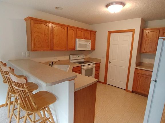 3rd image of 2218 Oak Valley Dr