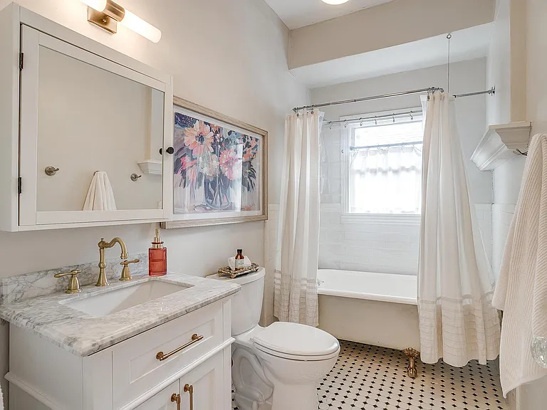 1405 S Henderson St — Photo 40