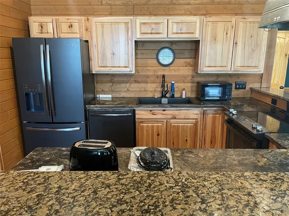 209 E Pine St, Nocona, TX 76255