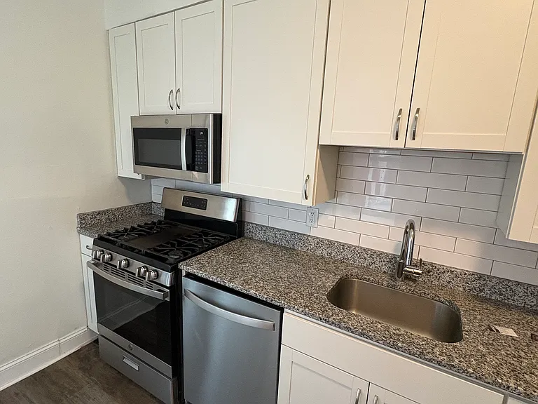 338 Hamilton St — Photo 1