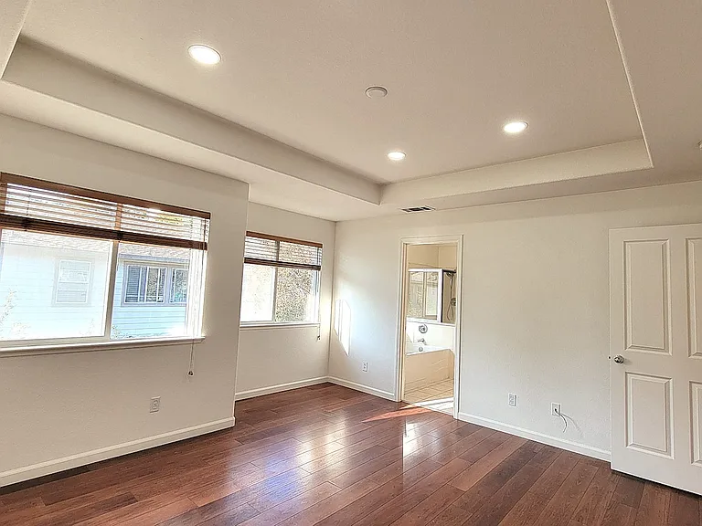 925 Gates St — Photo 36