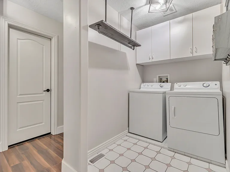 2154 E Wasatch Blvd — Photo 17