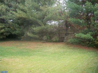 8 Winterset Ln, Marlton, NJ 08053