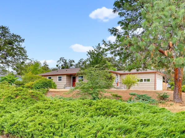 2100 Woodlawn Dr, Medford, OR 97504