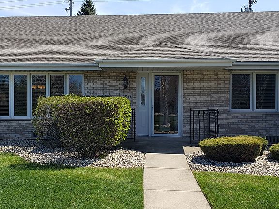 2nd image of 17851 Columbus Ct