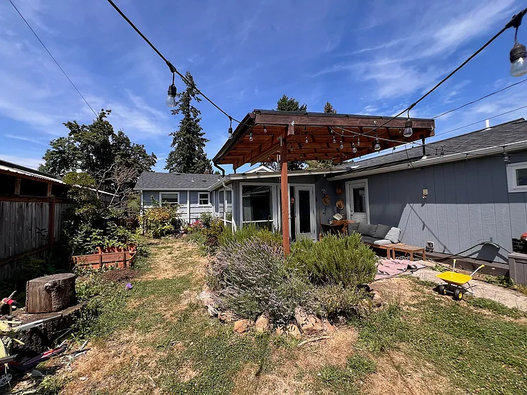 1049 E St — Photo 27