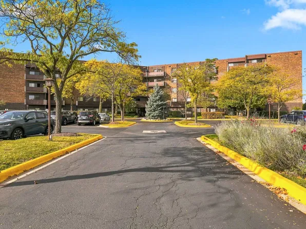 840 Wellington Ave Unit 501, Elk Grove Village, IL 60007