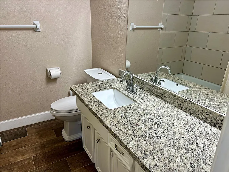 3319 Meadowcreek Dr — Photo 17