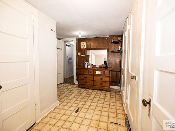 4th image of 1555 W Saint Charles St