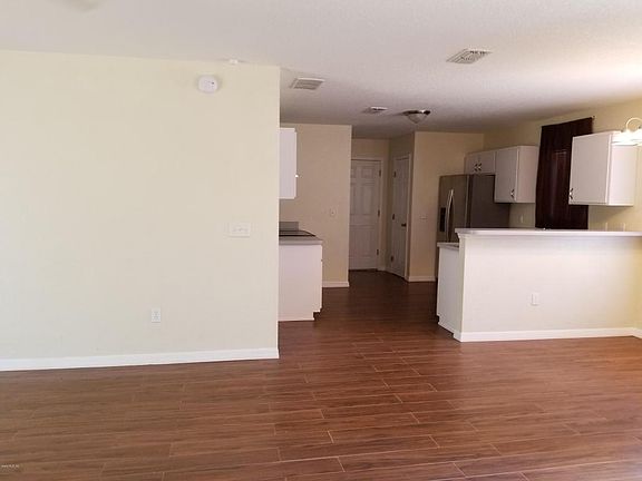 5th image of 8 Dogwood Drive Ln