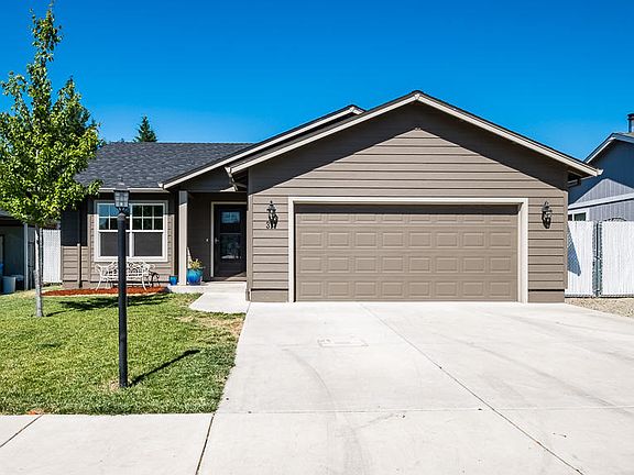 3rd image of 311 Bradley Way