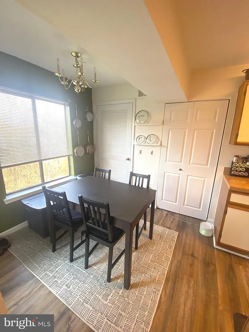 2 bed, 1070 sqft, $1,950 — Photo 4