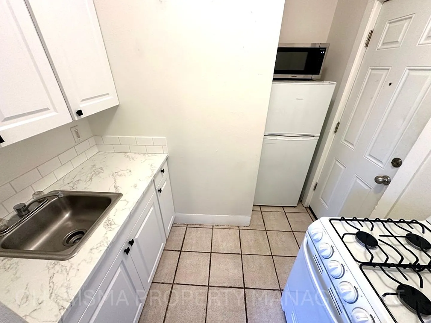 Charming 1-Bedroom Apartment in Sought-After Downtown Location; Beautiful & More Affordable Than ... — Photo 1