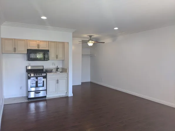 14024 Oxnard St