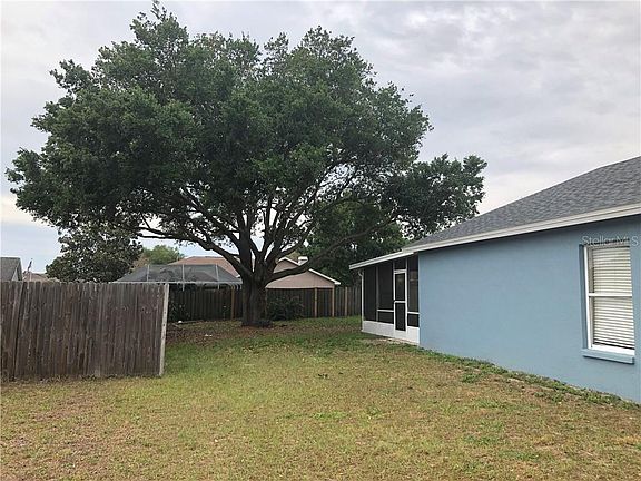 3rd image of 10421 Crestfield Dr
