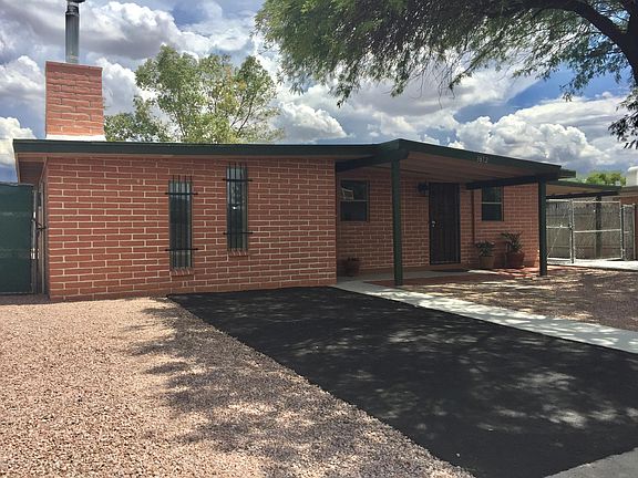 4th image of 3872 N Palm Grove Dr