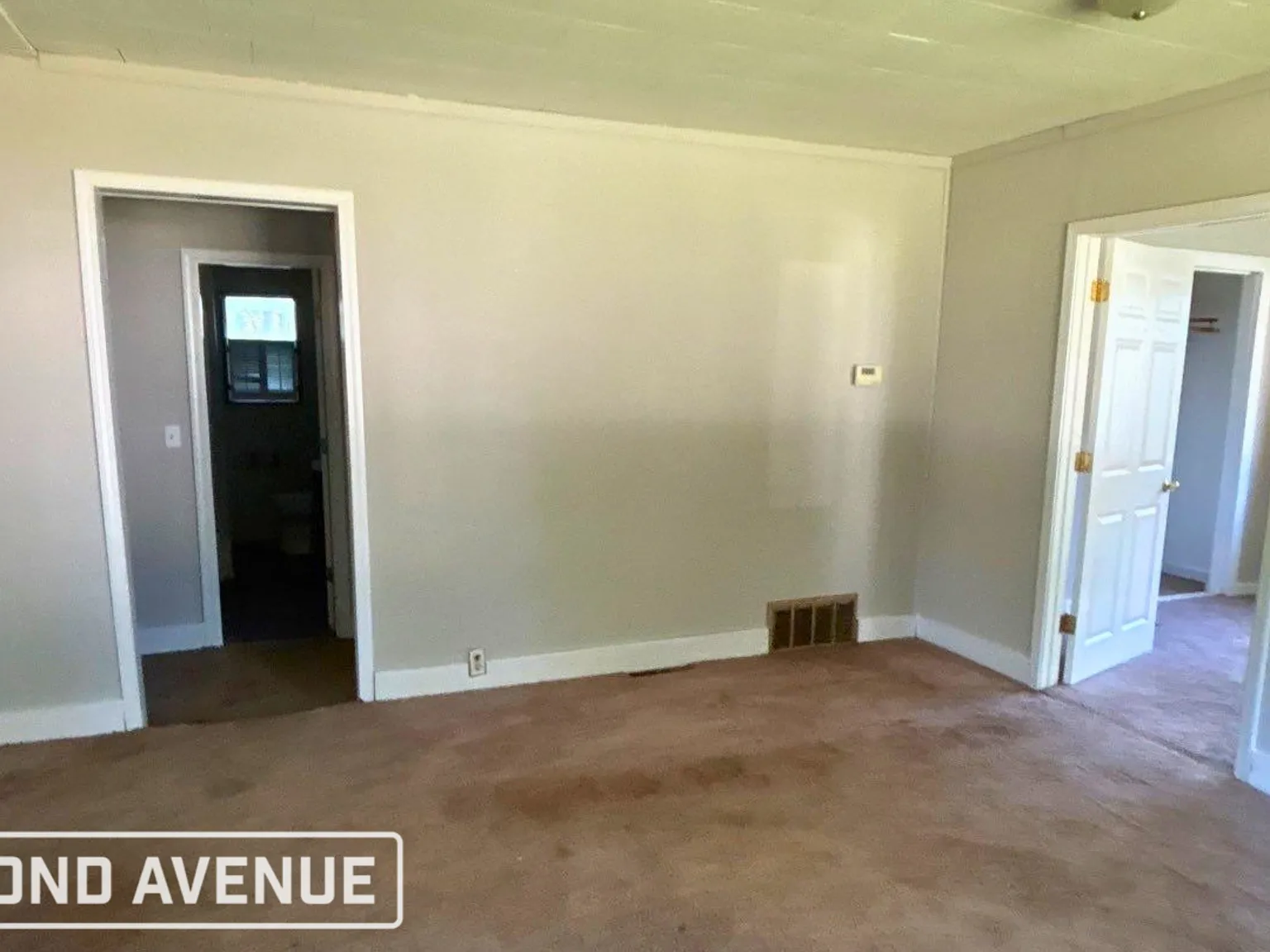 3 bed, 1.0 bath, 1082 sqft, $1,058 — Photo 3