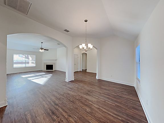 5th image of 533 Branchwood Dr