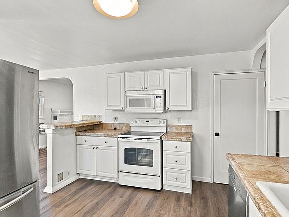 4th image of 504 E Providence Ave