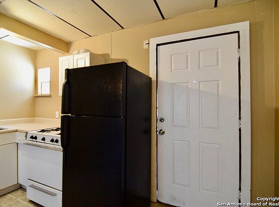 5th image of 203 E Rosewood Ave APT 2
