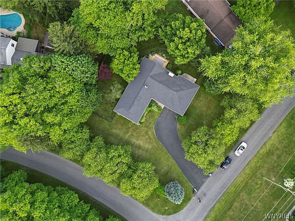 3rd image of 360 Riverview Dr